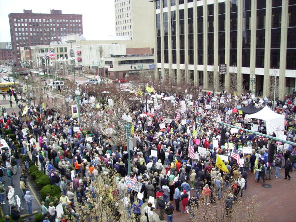 crowd600.jpg